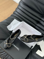 CC BALLET FLATS IN BLACK LAMBSKIN WITH GOLD HARDWARE