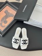 SLIPPER IN WHITE CALFSKIN