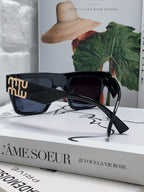 RUNWAY SQUARE SUNGLASSES 513010 IN BLACK ACETATE