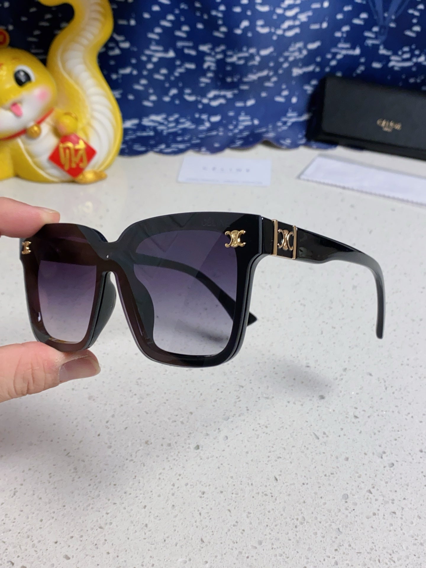 TRIOMPHE SUNGLASSES 548636 IN BLACK ACETATE GRADIENT SMOKE LENSES
