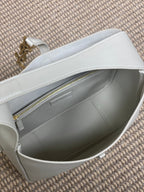 LE 5 À 7 LARGE SUPPLE BAG 31 IN WHITE CALFSKIN