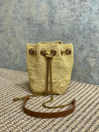 DRAWSTRING BUCKET BAG 19 IN BEIGE WOVEN RAFFIA AND CALFSKIN