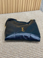 DRAWSTRING CHAIN STRAP SHOULDER BAG 39 IN NAVY BLUE QUILTED CALFSKIN
