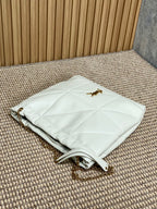 DRAWSTRING CHAIN STRAP SHOULDER BAG 39 IN WHITE QUILTED CALFSKIN