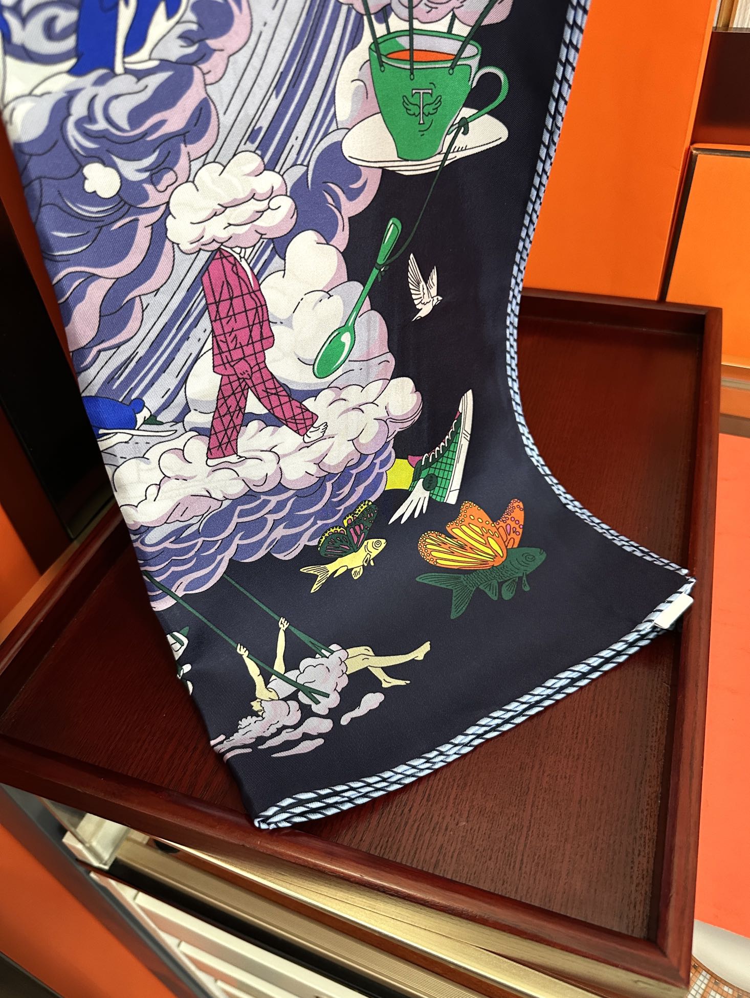 HERMES 25S SCARF 90 IN SILK 724701