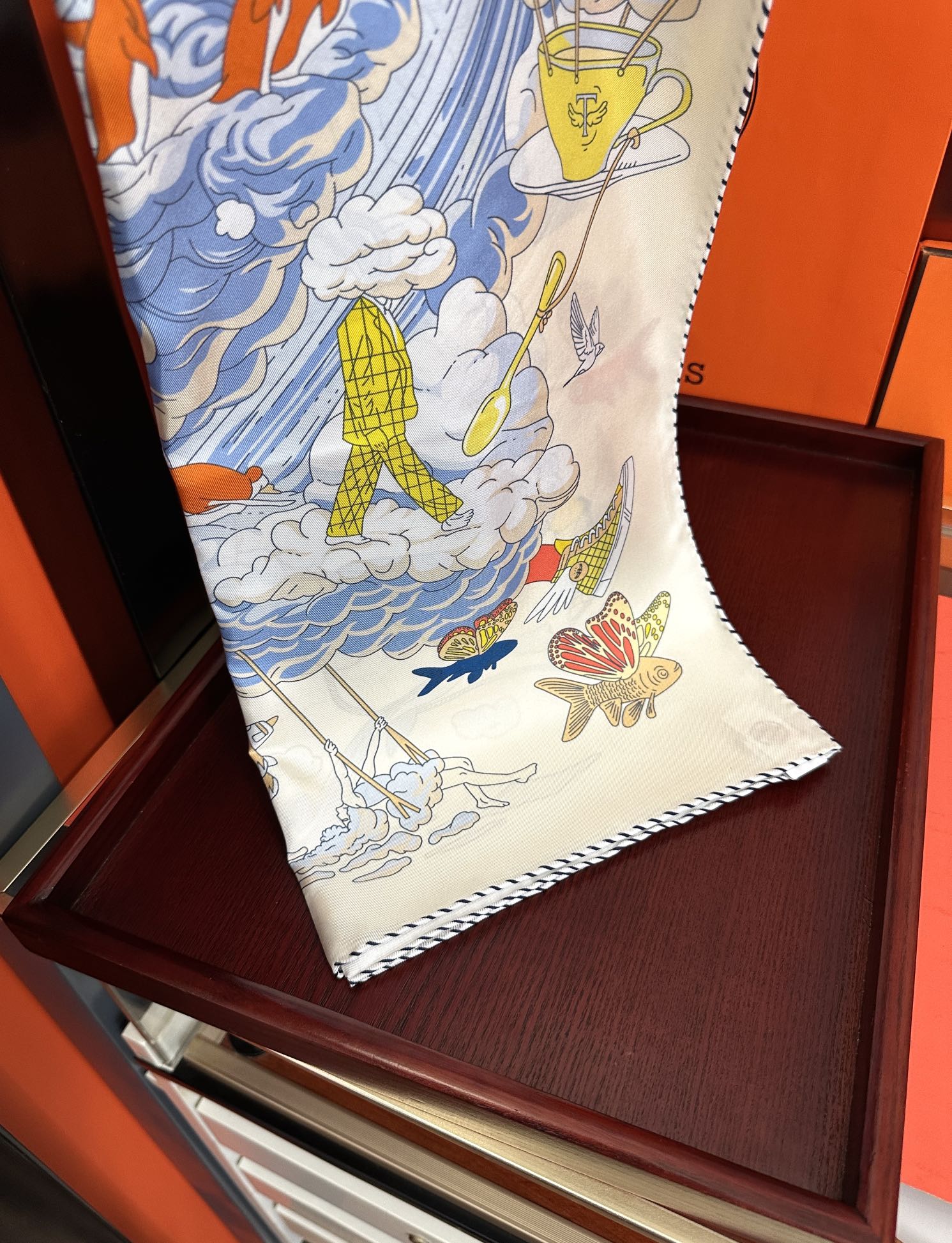 HERMES 25S SCARF 90 IN SILK 724703