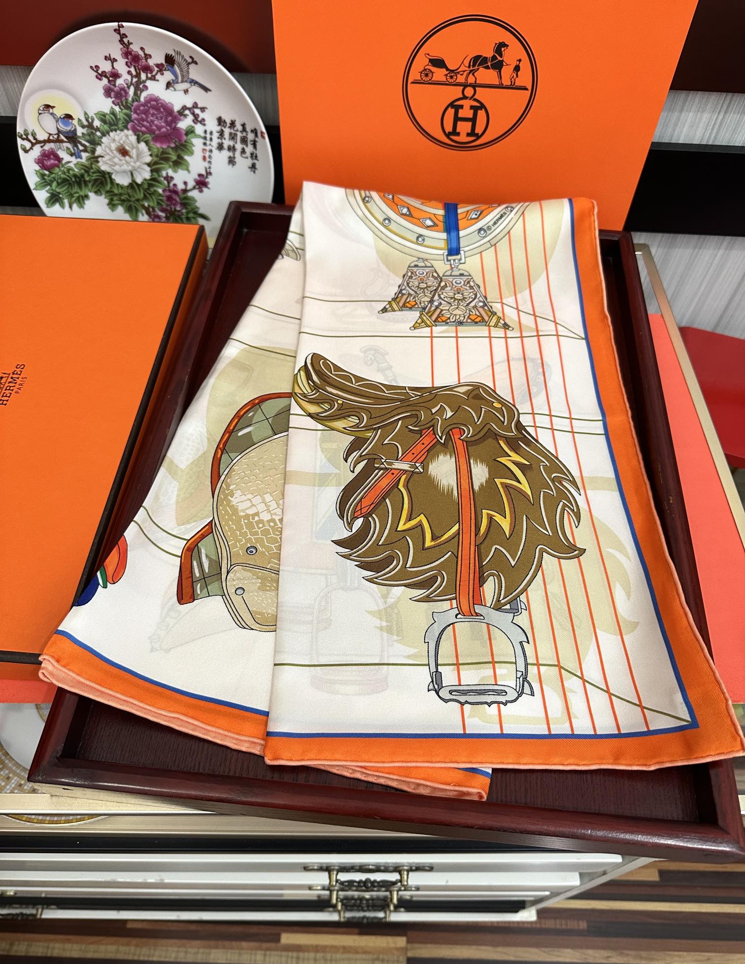 HERMES 25S SCARF 90 IN SILK 002