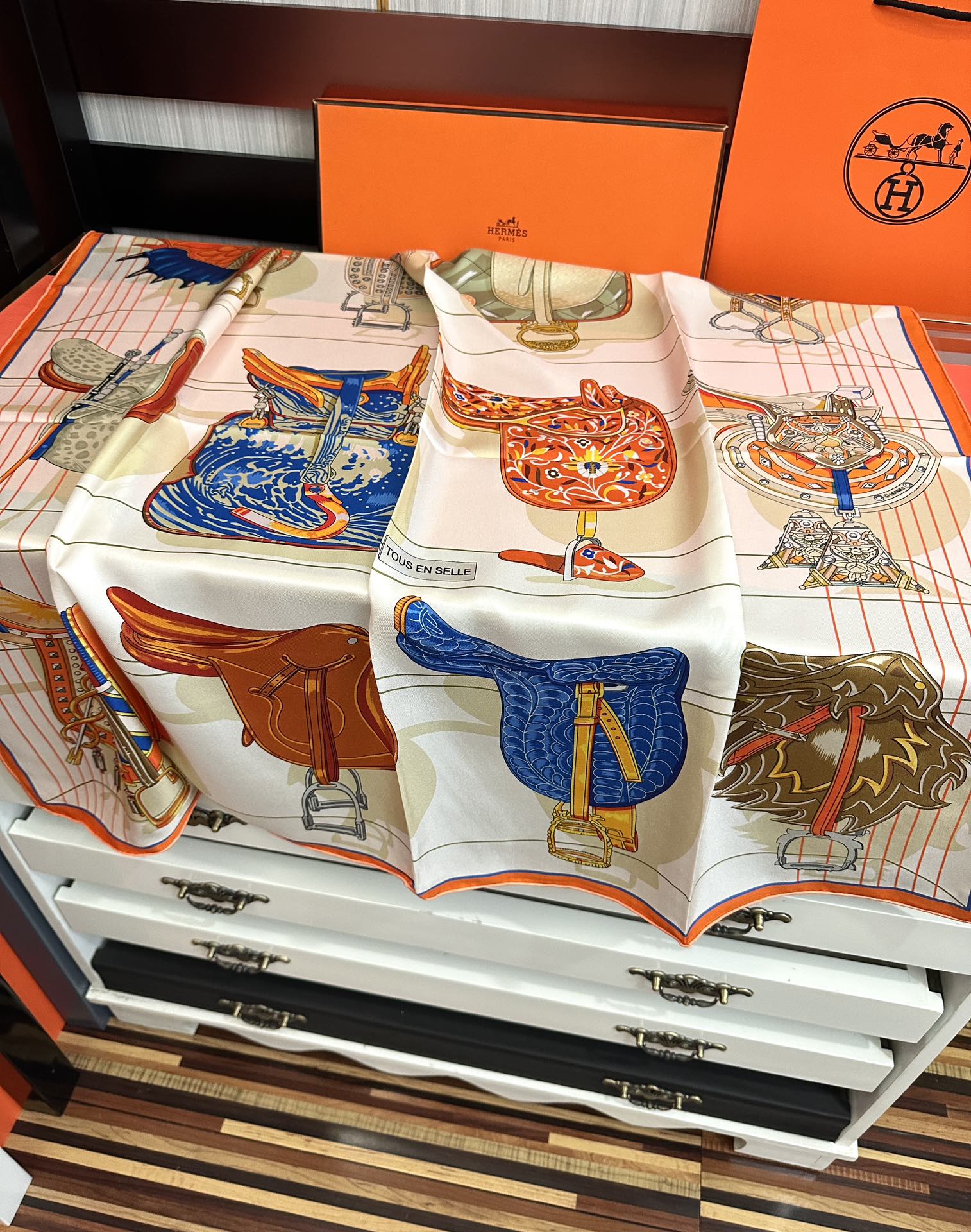 HERMES 25S SCARF 90 IN SILK 002