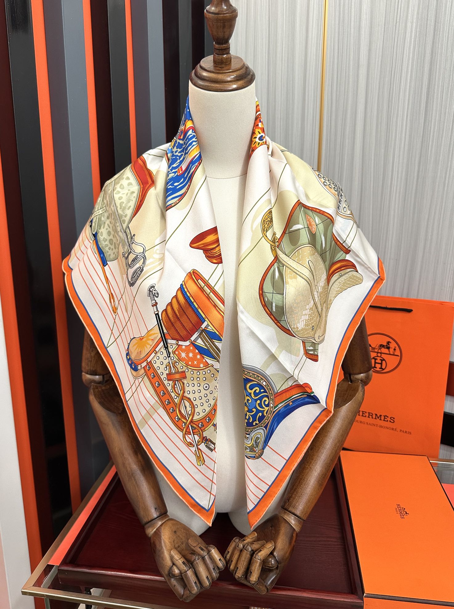 HERMES 25S SCARF 90 IN SILK 002