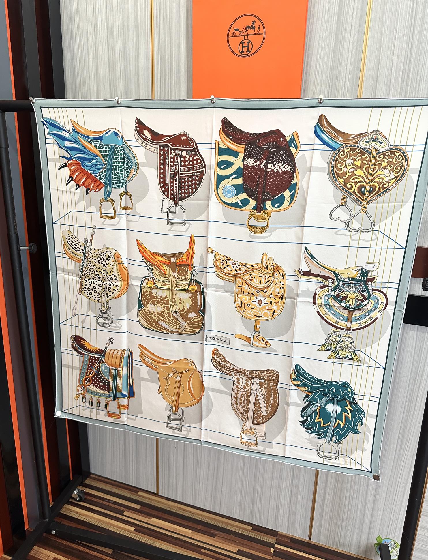 HERMES 25S SCARF 90 IN SILK 001