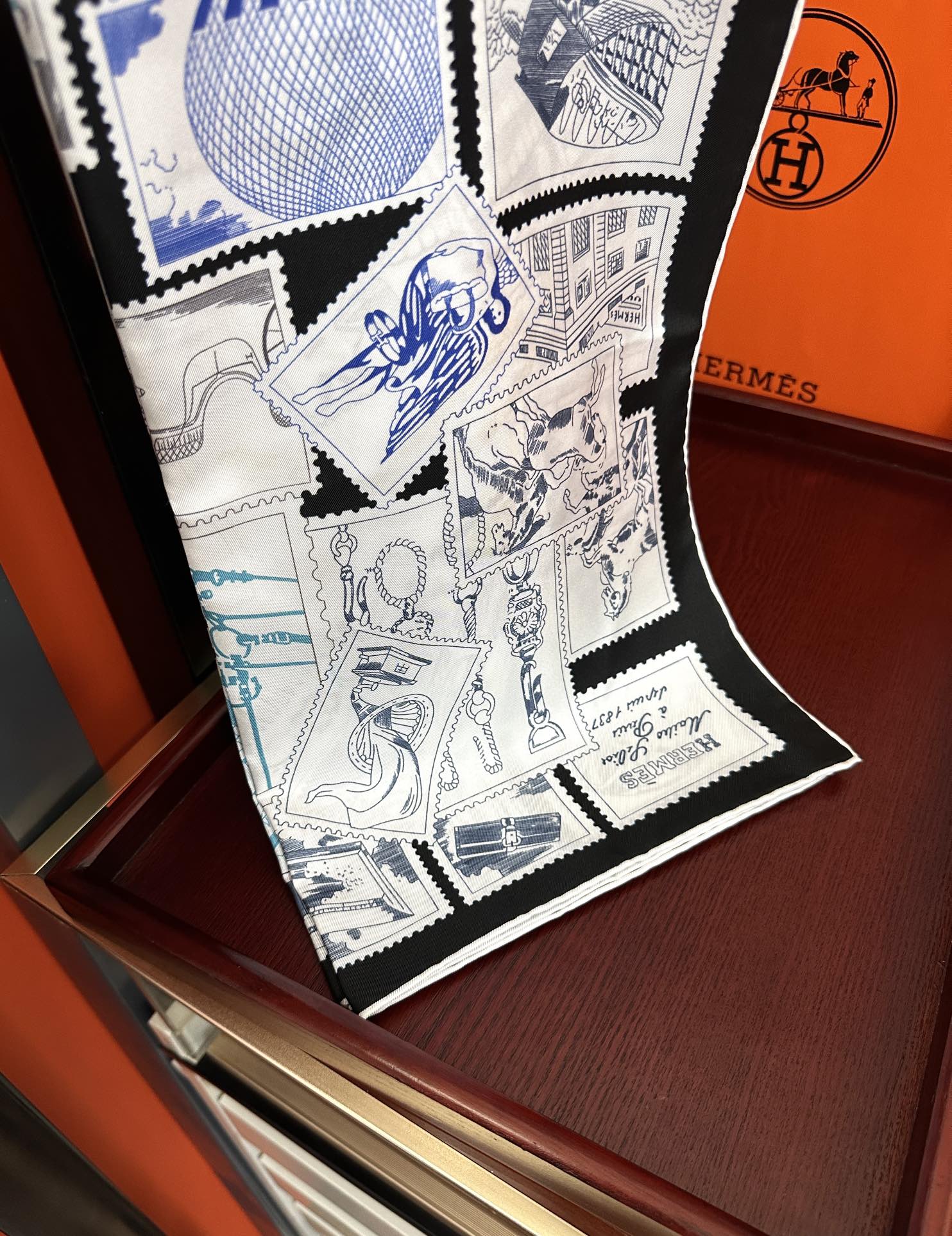 HERMES 25S SCARF 90 IN SILK 732033