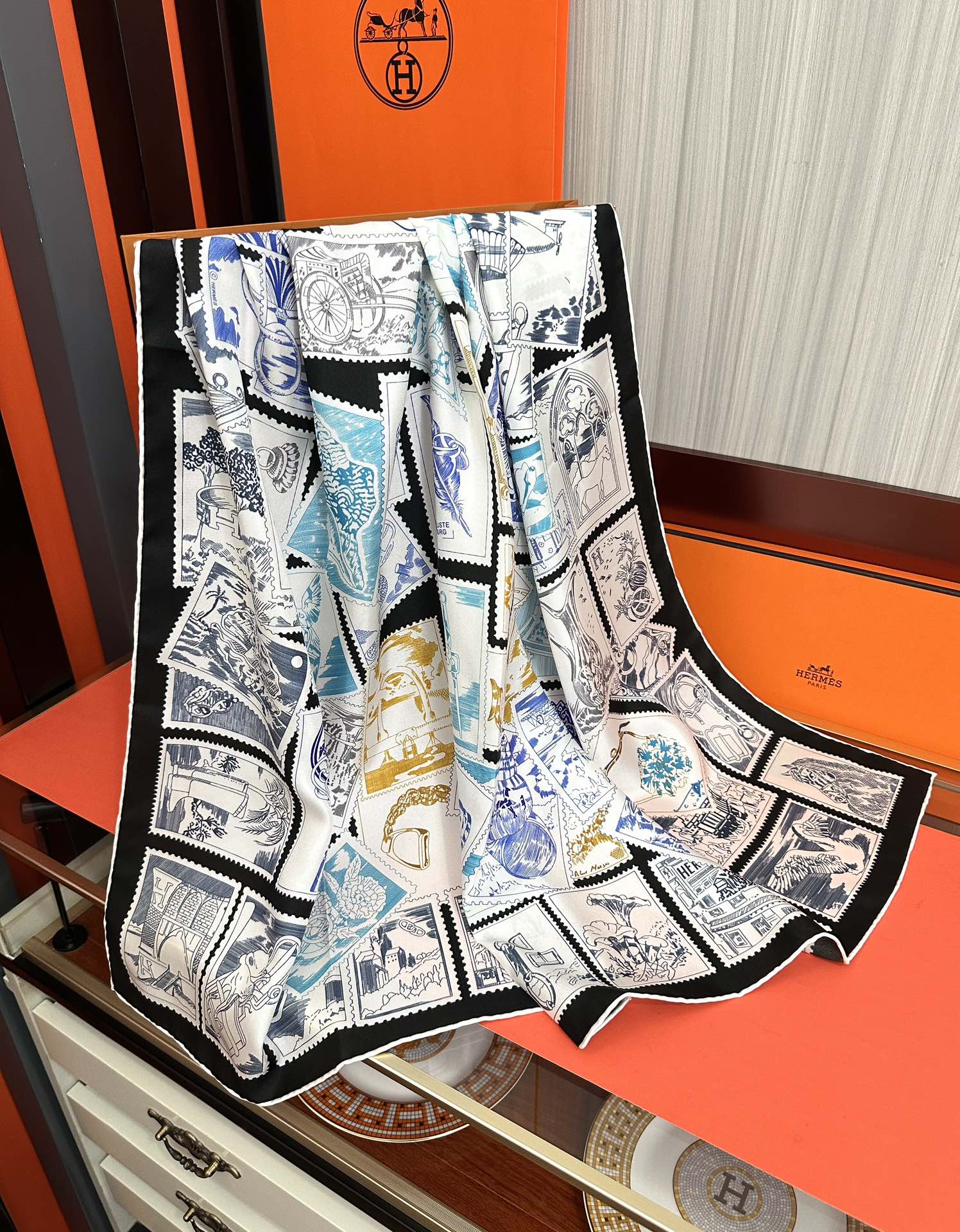 HERMES 25S SCARF 90 IN SILK 732033
