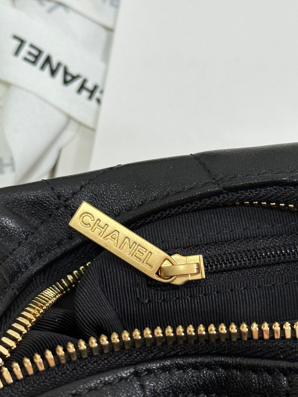 QUILTED HOBO CARGO BAG 31 IN BLACK CALFSKIN GOLD CHAIN