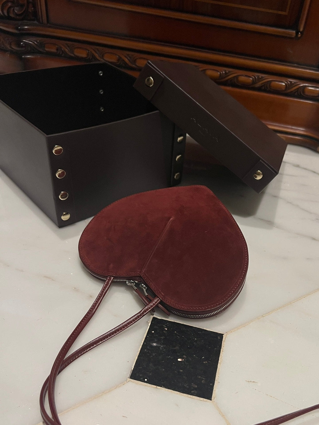 LE COEUR BAG 21 IN BURGUNDY RED SUEDE