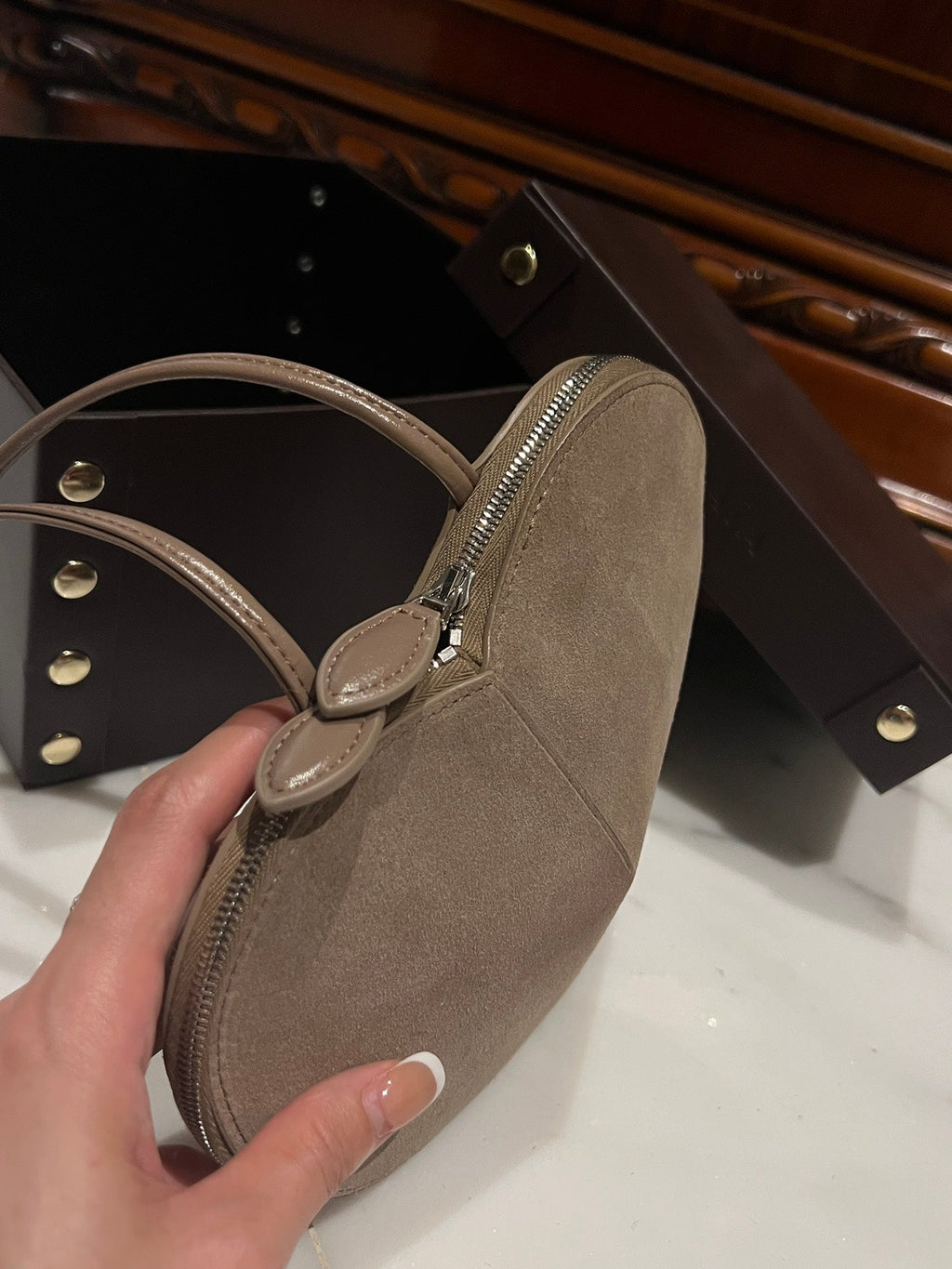 LE COEUR BAG 21 IN HEAVY BROWN SUEDE