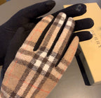 GLOVES IN CAMEL BEIGE AND BLACK WOOL 448244