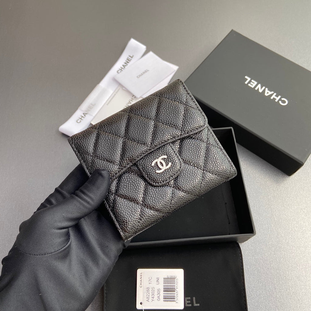 CC 82288 Classic Flap Wallet Black Caviar Polished Silver 229880