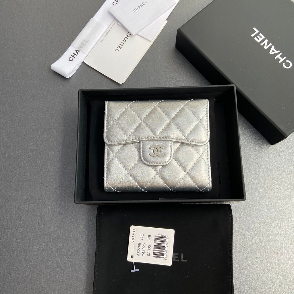 CC 82288 Classic Flap Wallet Sliver Sheepskin Polished Silver 229886