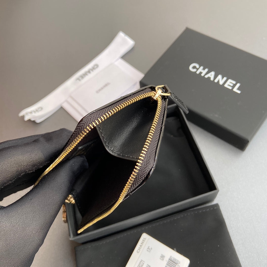 CC Hook & Chain Zipper Card Holder Black Patent GHW 234741