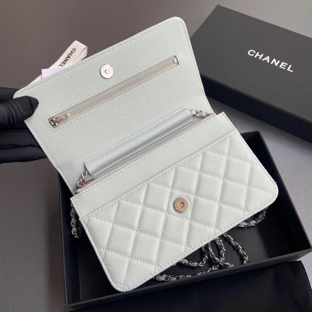 CC Woc 20cm White Grained Calfskin Silver Hardware