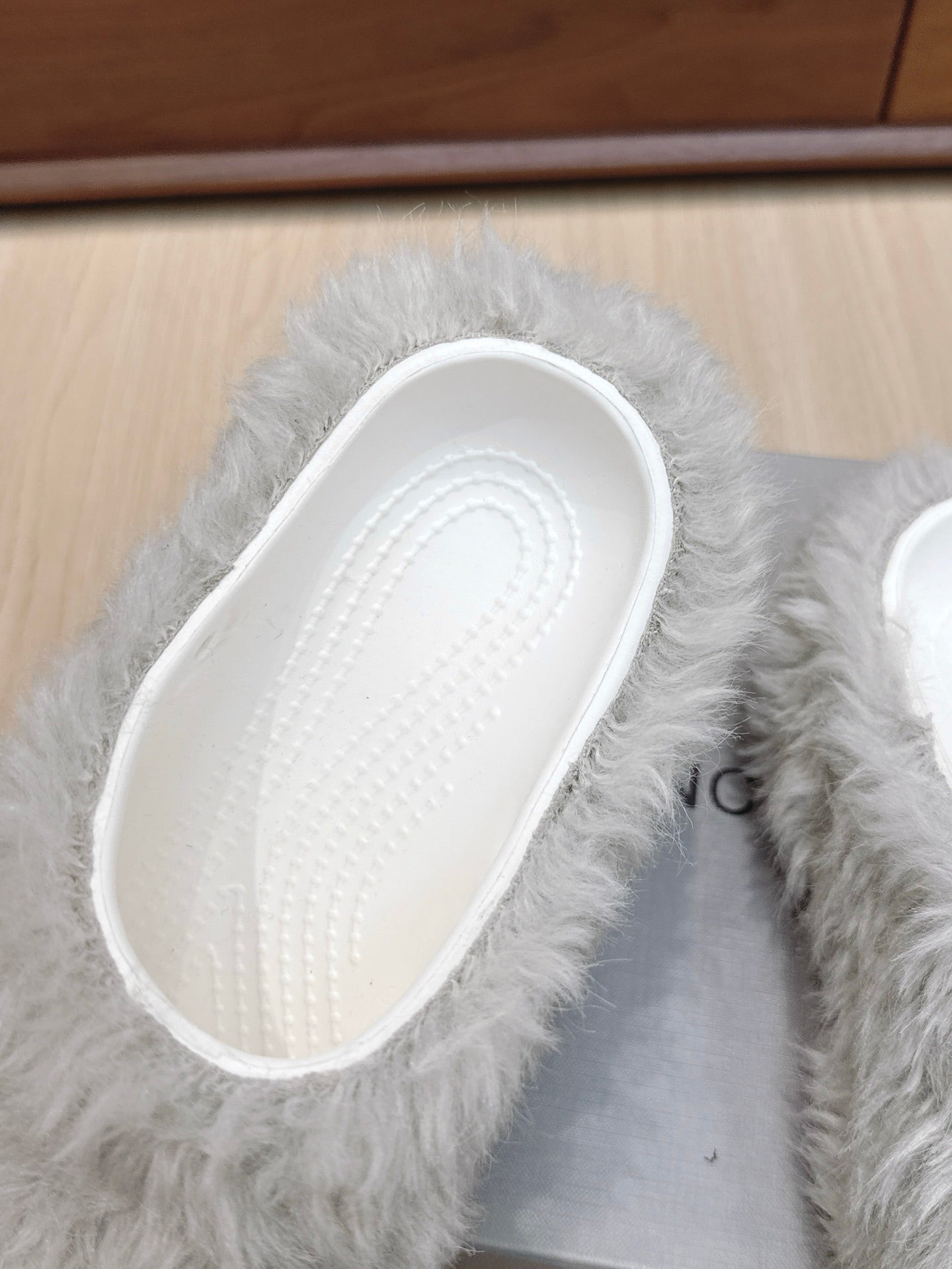 BALENCIAGA 25S MULES IN IVORY WHITE FAUX FUR