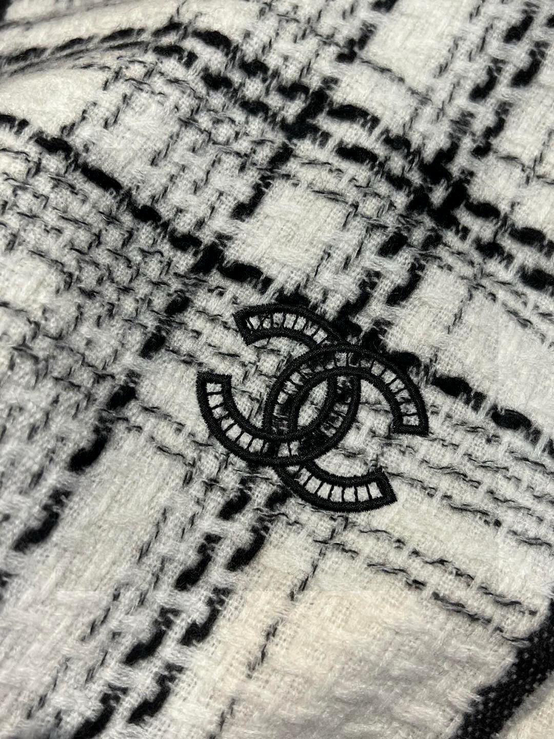 CHANEL 25S SCARF 185 IN CASHMERE 730559