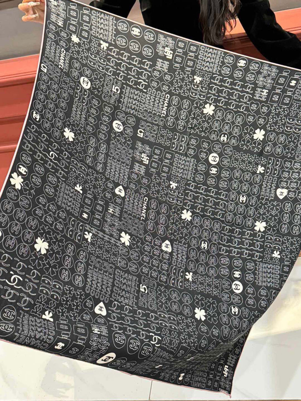 CHANEL 25S SCARF 110 IN CASHMERE SILK 738477