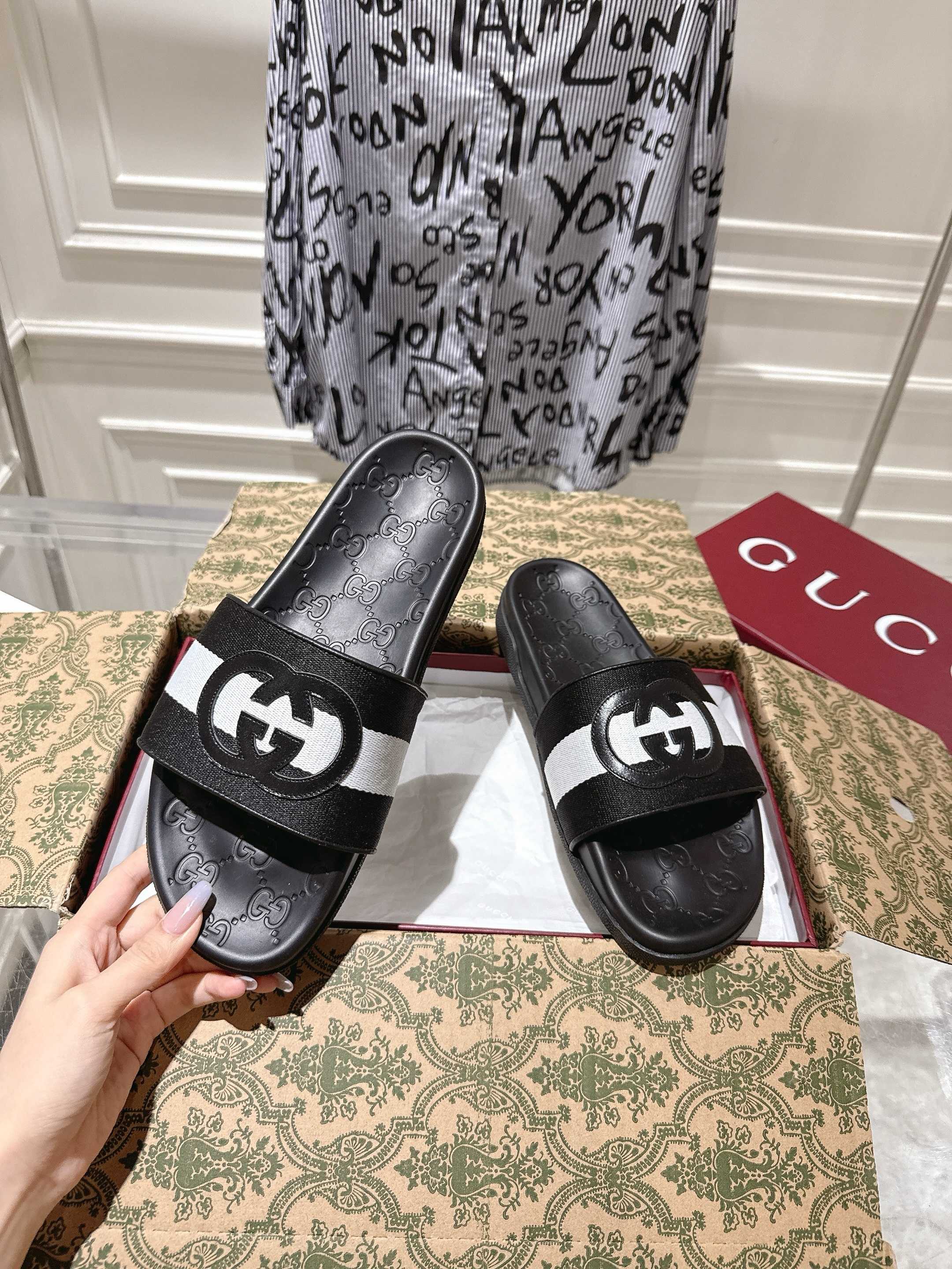 SANDALS 25S IN BLACK AND WHITE MIX RED LAMBSKIN EMBOSSED LOGO STYLE 3