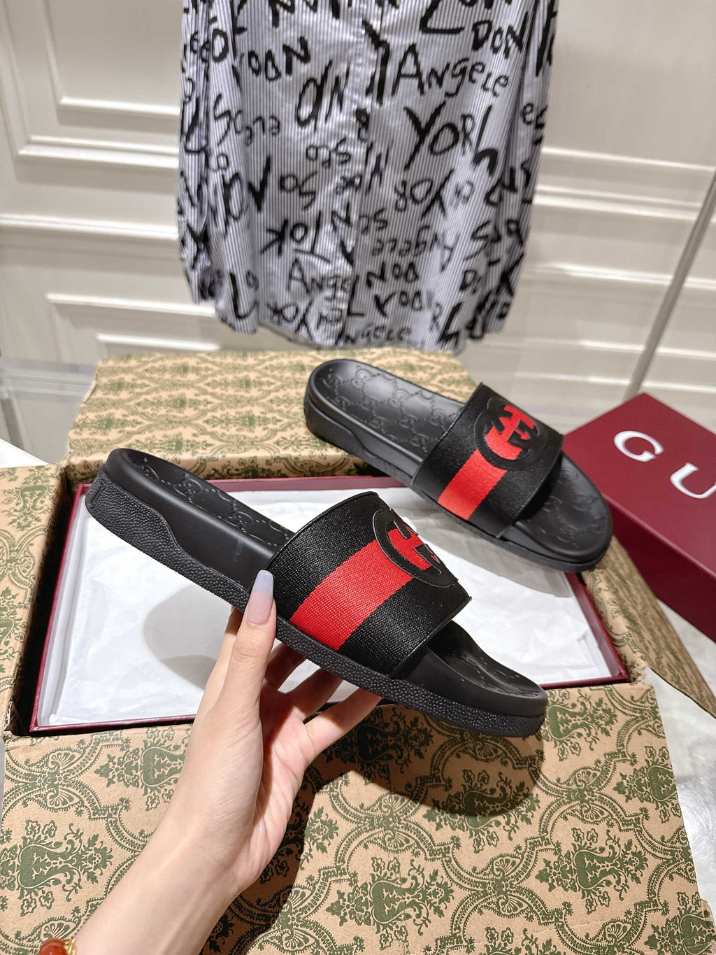 SANDALS 25S IN BLACK MIX RED LAMBSKIN EMBOSSED LOGO STYLE 2