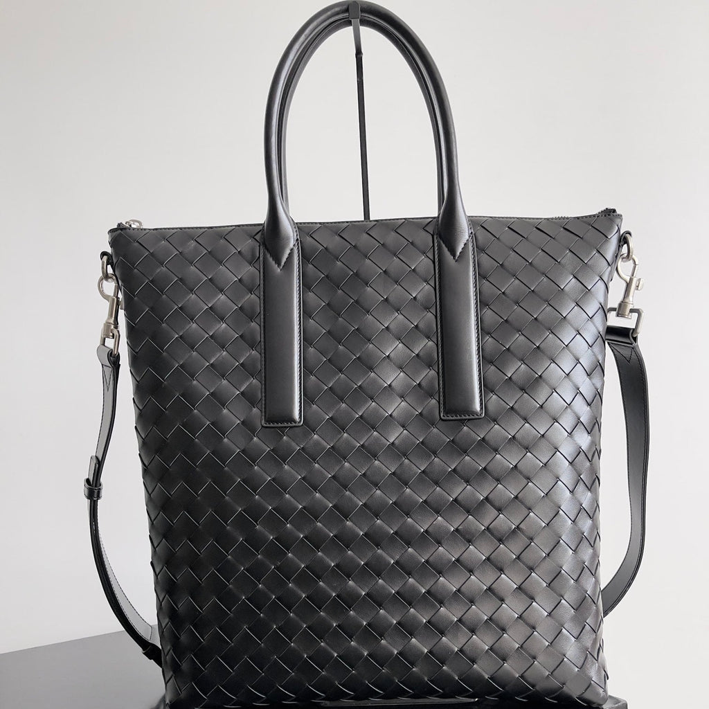 BV 25 Zipped North-South Tote 33.5cm Black Intrecciato Leather