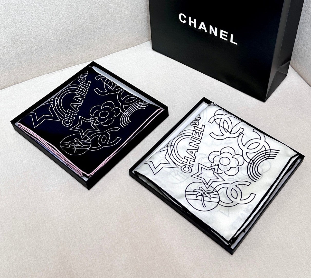 CHANEL 25S SCARF 90 IN TWILL SILK 740294