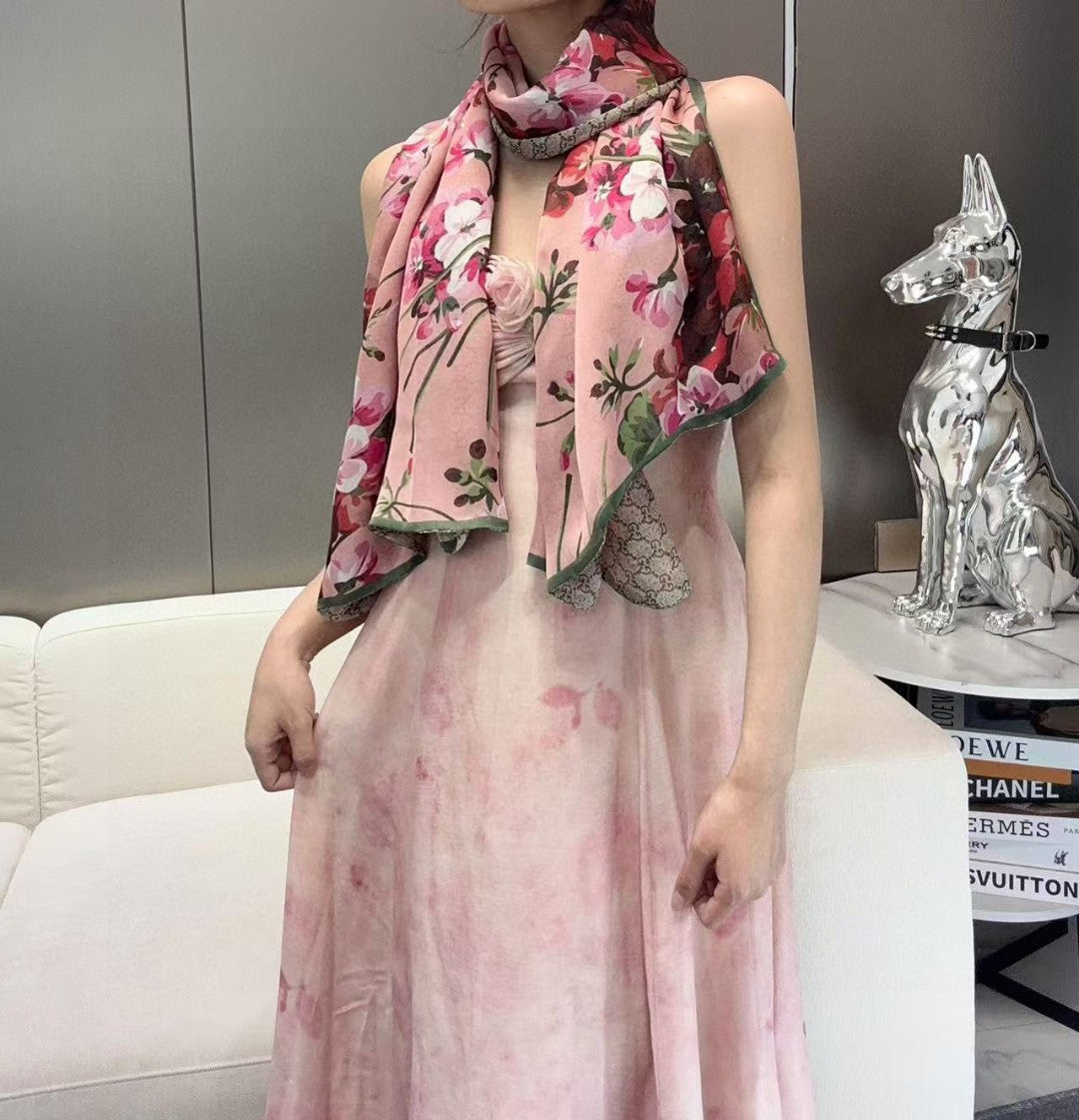 GUCCI 25S SCARF 180 IN SILK 655933