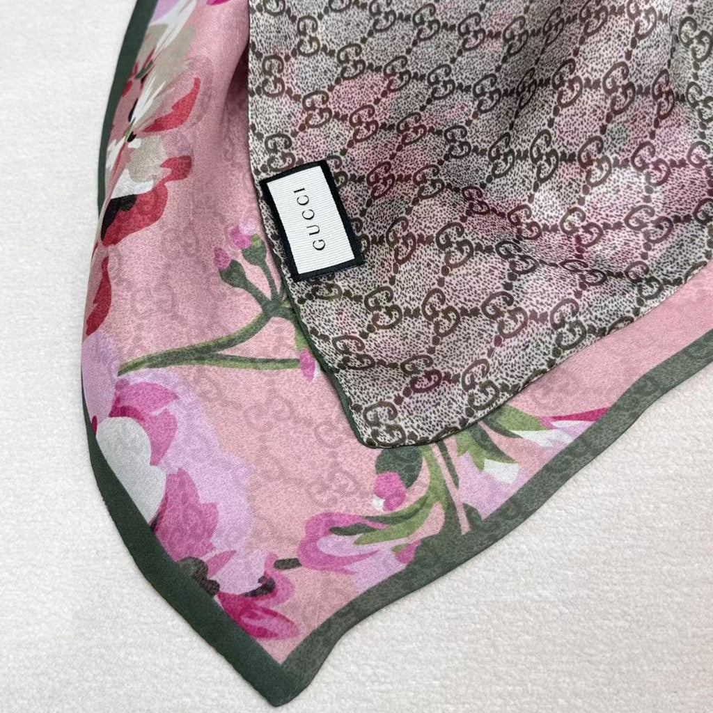 GUCCI 25S SCARF 180 IN SILK 655933