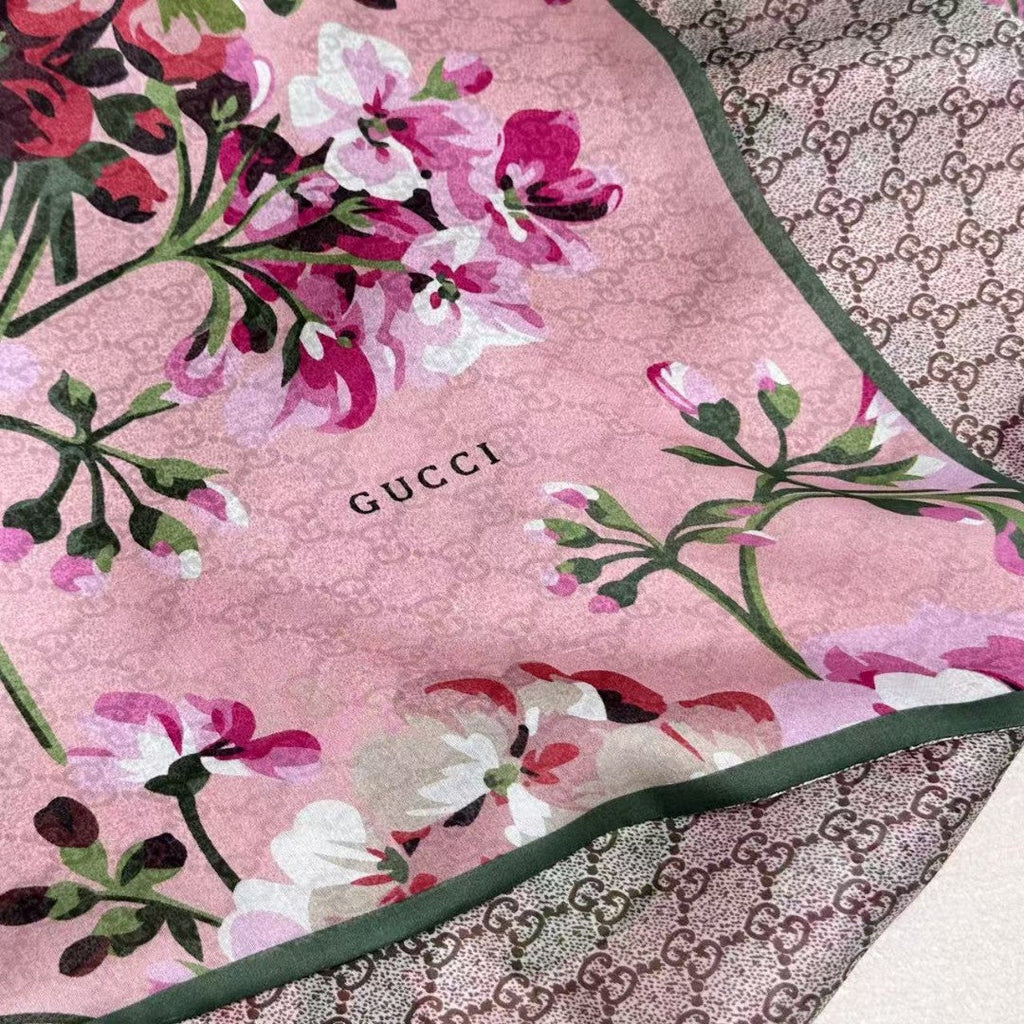 GUCCI 25S SCARF 180 IN SILK 655933