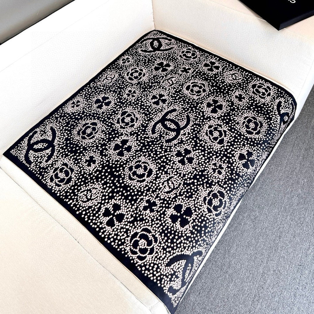 CHANEL 25S SCARF 90 IN SILK 724785
