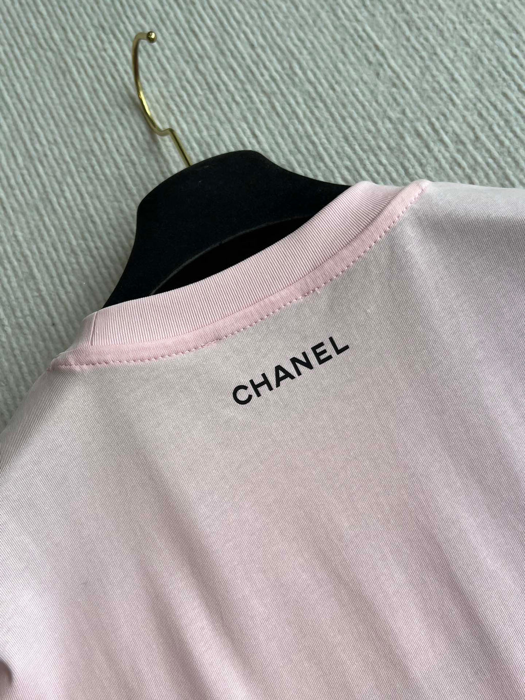 CHANEL PINK LOGO PRINT T-SHIRT