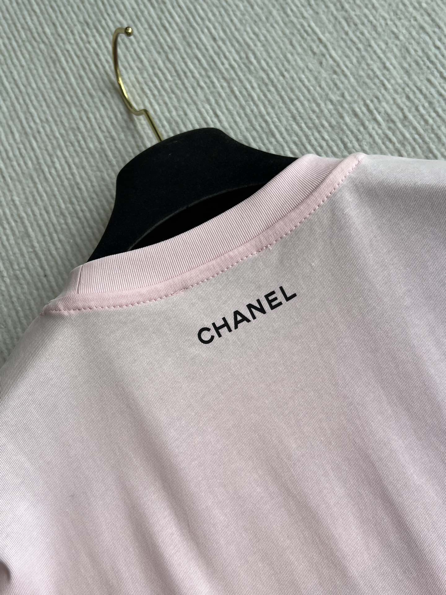CHANEL PINK LOGO PRINT T-SHIRT