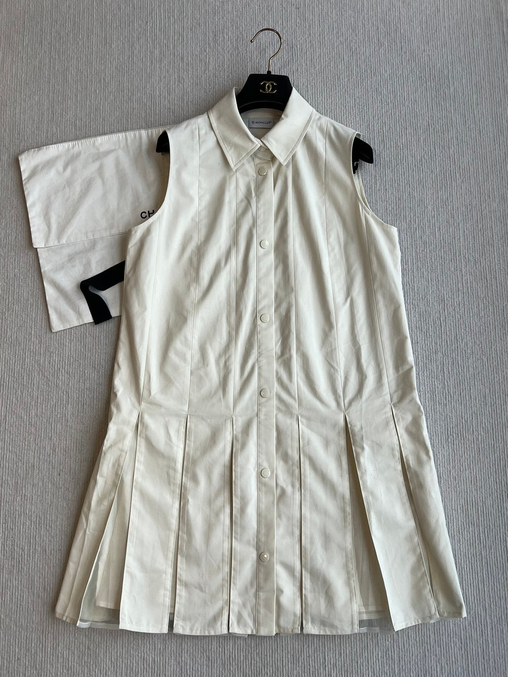 MONCLER SLEEVELESS PLEATED DRESS 269705