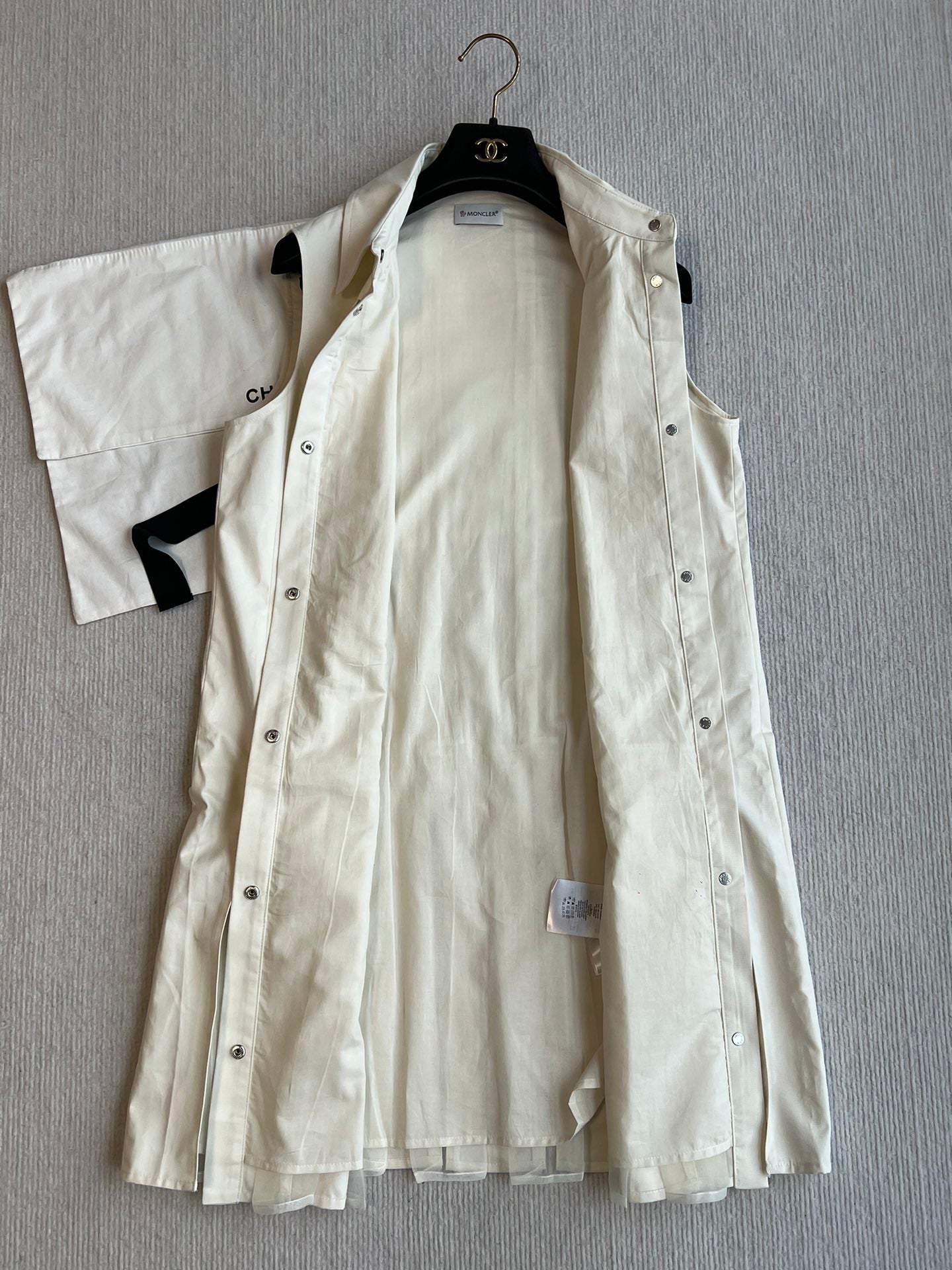 MONCLER SLEEVELESS PLEATED DRESS 269705