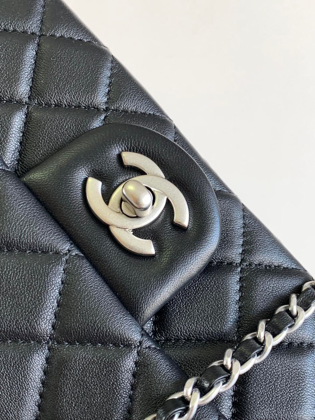 CC SMALL 20 FLAP BAG IN BLACK CALFSKIN