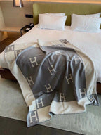 TIGRE BAYADERE BLANAVALON III THROW BLANKET IN LIGHT GRAY CASHMERE 407144