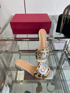 VLTN HIGH HEEL 25S 30 MM IN BEIGE FABRIC AND SILVER LAMBSKIN WITH EMBROIDERED CHERRY MOTIF