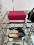 VLTN HIGH HEEL 25S 30 MM IN BLACK LAMBSKIN WITH GOLD HARDWARE