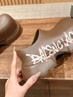 GRAFFITI THICK-SOLED CHEF SHOES IN BROWN RUBBER
