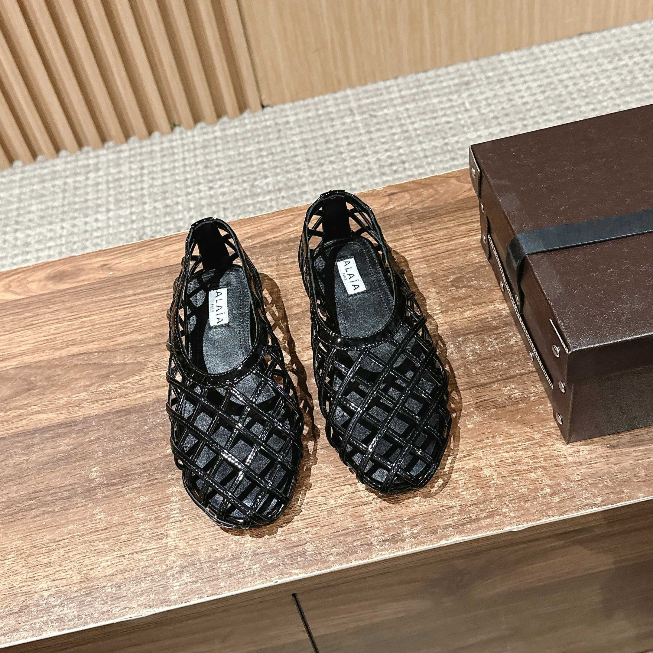 ALAIA MESH BALLET FLATS 25S IN BLACK LAMBSKIN