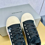 SNEAKERS IN BLACK CANVAS GRAFFITI LOGO