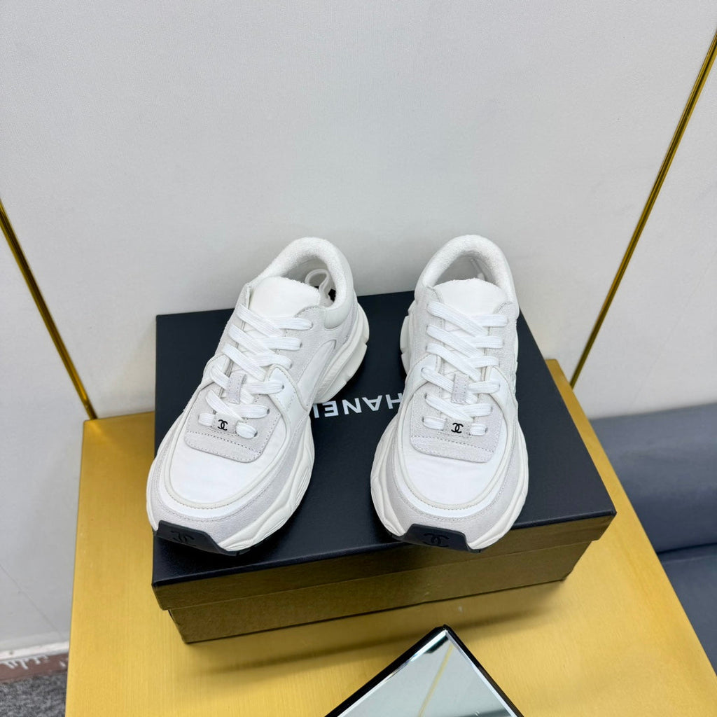 SNEAKER IN PALE GRAY SUEDE AND MESH