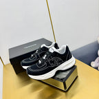 SNEAKER IN BLACK MIX WHITE BREATHABLE FABRIC