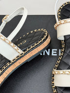FLAT CHAIN HEART SANDAL IN WHITE LAMBSKIN