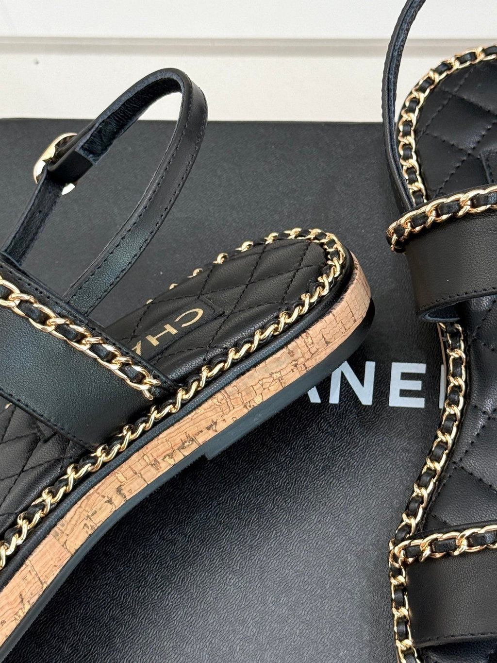 FLAT CHAIN HEART SANDAL IN BLACK LAMBSKIN